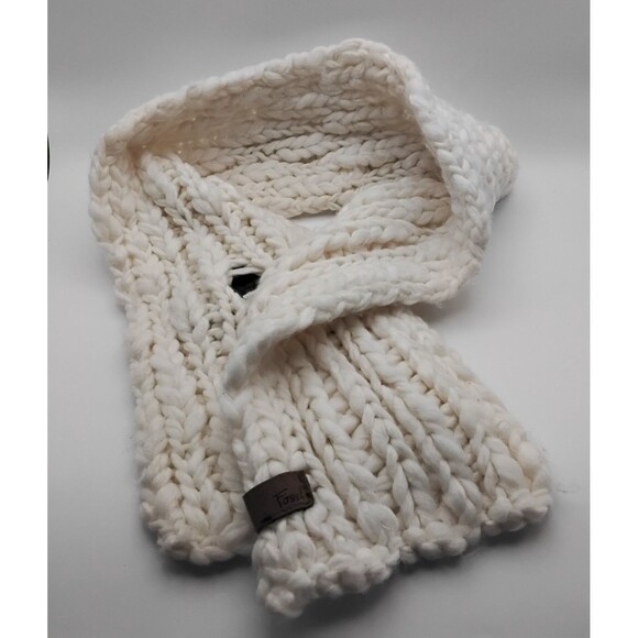 Fossil White Scarf  With Big Wooden Button Fluffy Soft Warm - Picture 2 of 6